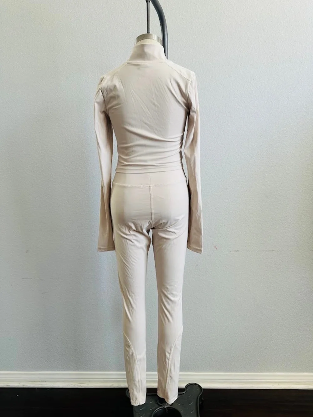 PrettyLittleThing Activewear Set Zip Front Crop Top Leggings Beige Size 2